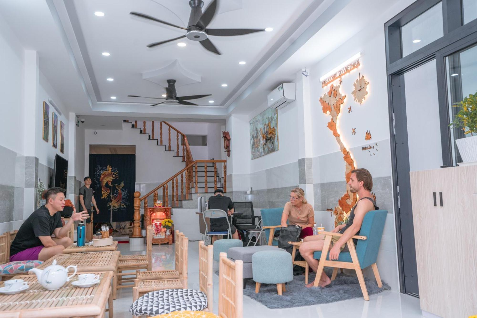 Aloha Saigon Premium By Local Travel Experts - Newly Opened, Less-touristy Location, Spacious Rooms, Glass Shower Bathroom, Free Breakfast & Walking Tour * TP. Hồ Chí Minh