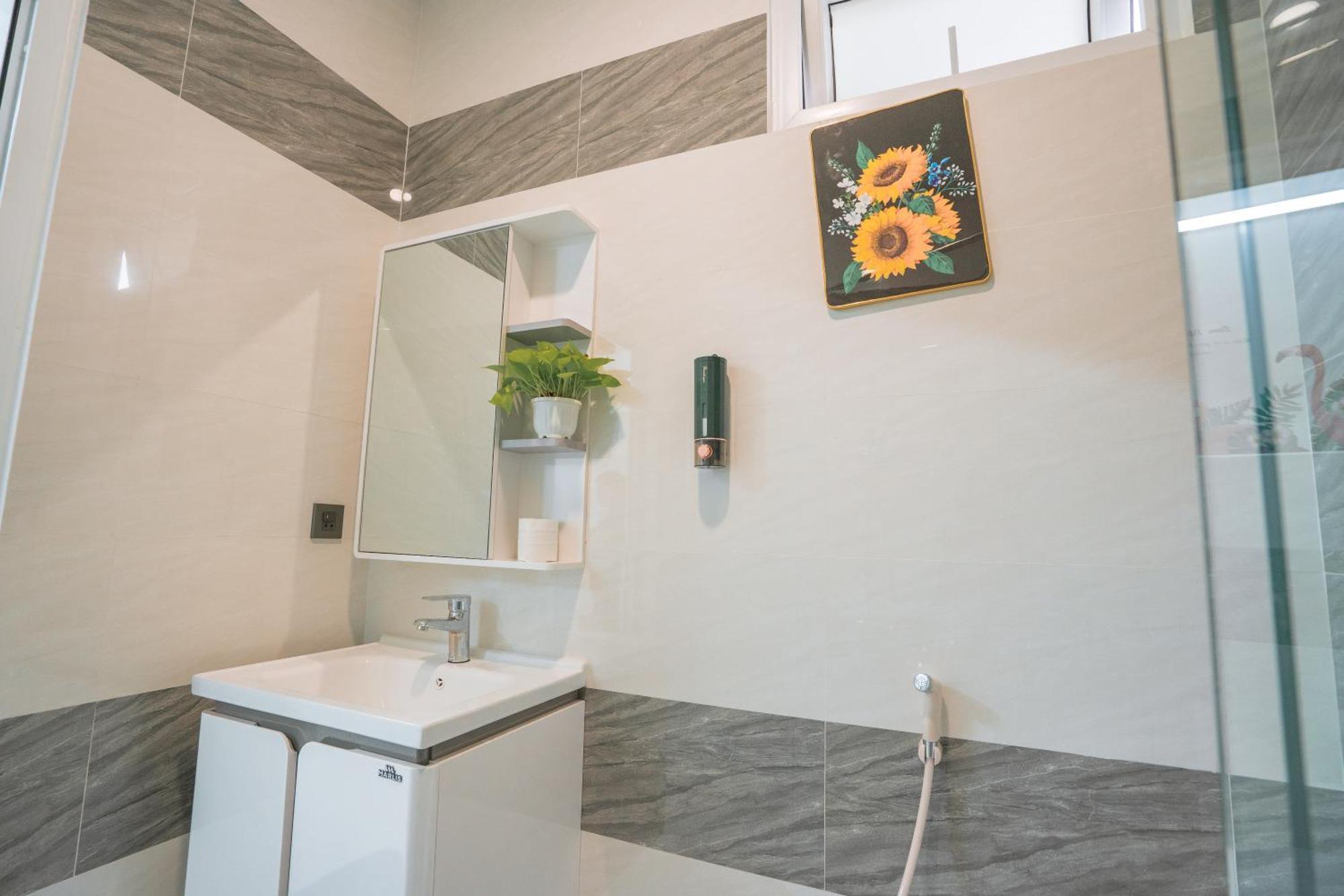 Nhà trọ Aloha Saigon Premium By Local Travel Experts - Newly Opened, Less-touristy Location, Spacious Rooms, Glass Shower Bathroom, Free Breakfast & Walking Tour TP. Hồ Chí Minh