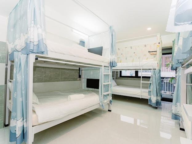 Aloha Saigon Premium By Local Travel Experts - Newly Opened, Less-touristy Location, Spacious Rooms, Glass Shower Bathroom, Free Breakfast & Walking Tour Nhà trọ *