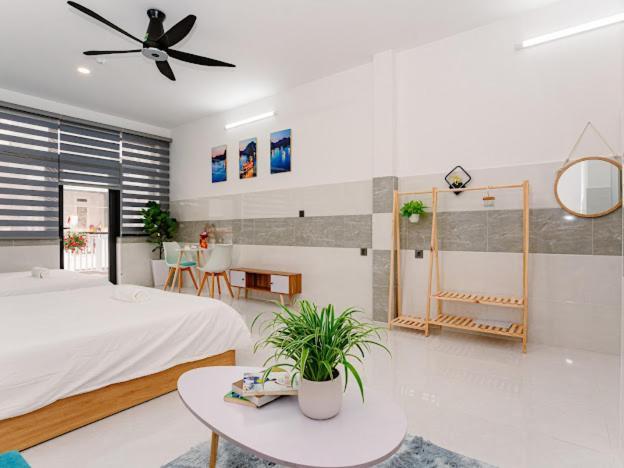 Nhà trọ Aloha Saigon Premium By Local Travel Experts - Newly Opened, Less-touristy Location, Spacious Rooms, Glass Shower Bathroom, Free Breakfast & Walking Tour